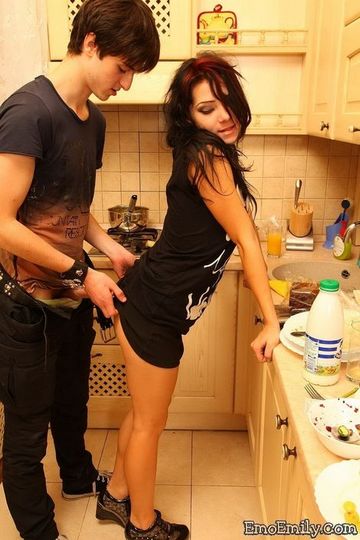 Жаркое ебля с 20-летней сожительницой в домашних условиях @ gang.truba-rf.ru