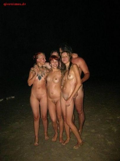 Обнаженные свингерши веселятся на песке с хорошенькими пацанами @ gang.truba-rf.ru