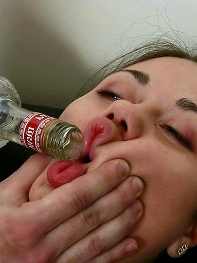 Бухая красоточка выпила чрезвычайно большое количество водки и возбудилась фото порно @ gang.truba-rf.ru
