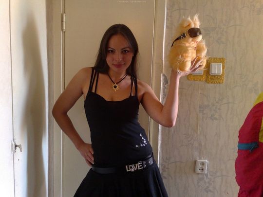 Русская темненькая девушка разместила в интернете свои частные фотки @ gang.truba-rf.ru